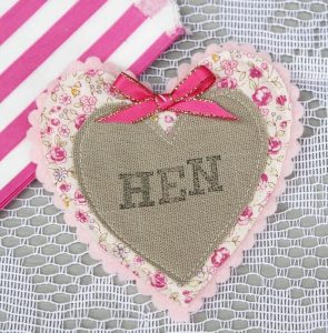 Badge Hessian Hen - thefancyhen.ie