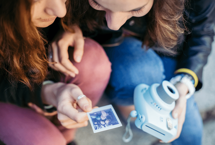 shake-it-like-a-polaroid-picture-thefancyhen-ie